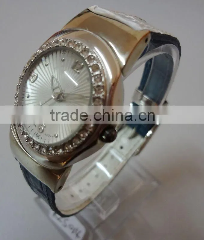 Japanese movement diamond watch with unique design and Japanese PC21S Movement.