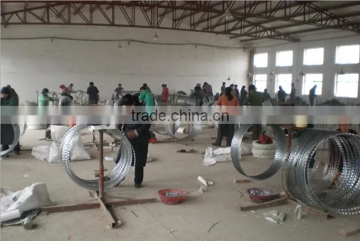 Dia 500mm double Concertina Razor Barbed Wire Cross razor concertina razor barbed wire(2.0-2.5mm)