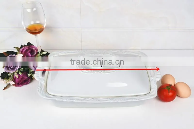 14.5" Square porcelain bakeware with lid