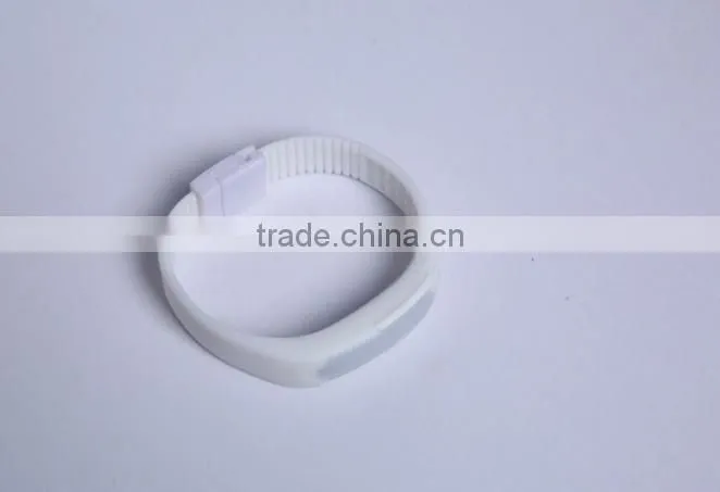 Made in China environmentally friendly LED energy saving display mode and colorful led bracelet watch