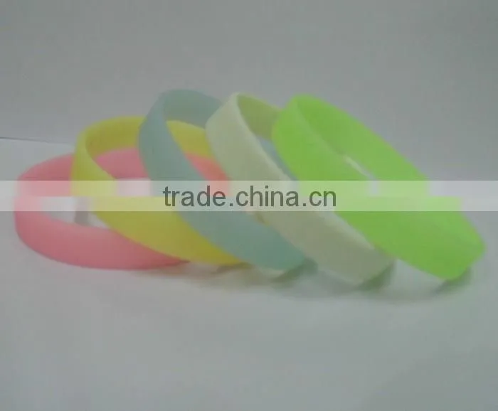 Wholesale Eco-Friendly Elastic Silicone Wristband, Cheap Custom Silicone Bracelet Glow in Dark