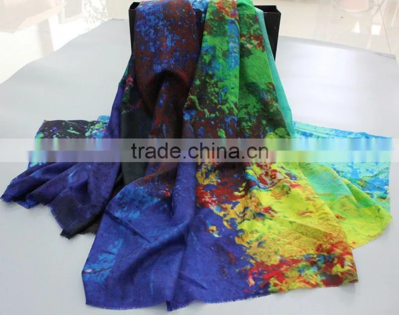 Fashionable 100% wool scarf