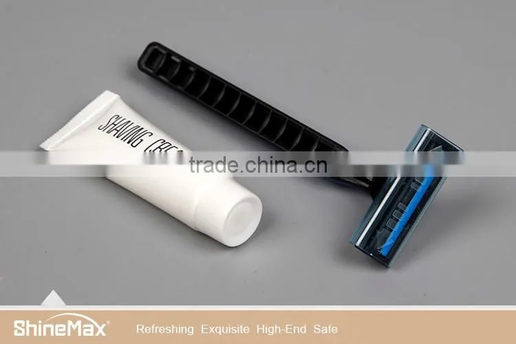 Short handle twin blade disposable razor