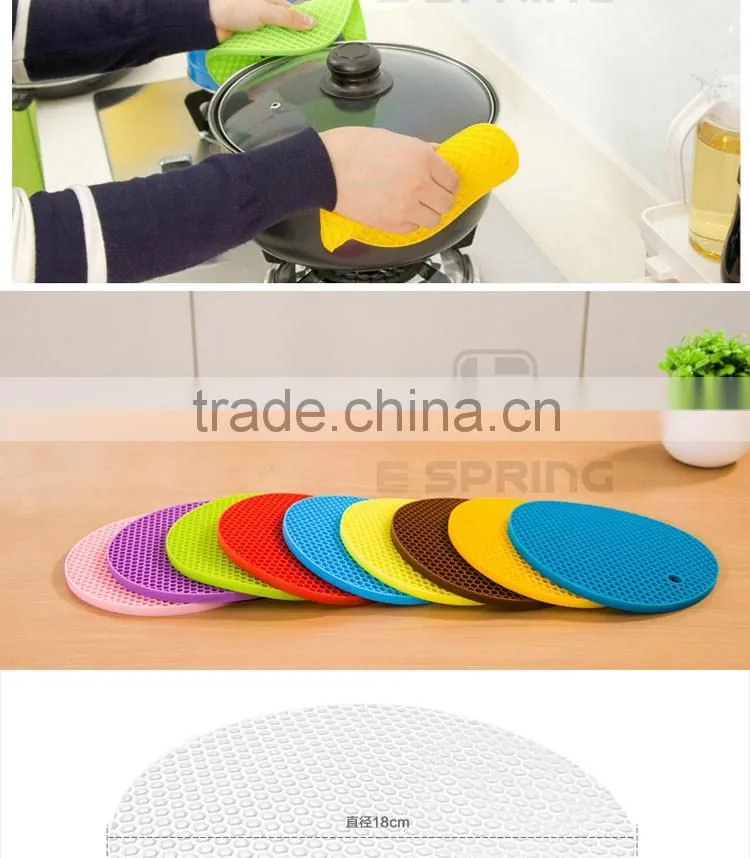 Cute non-slip kitchen utensils silicone hot pot pad