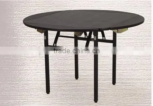 Round folding banquet table