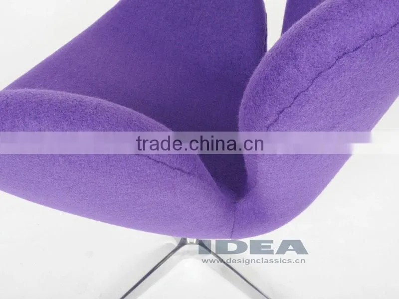 Replica Arne Jocabsen Swan Chair - Purple Fabric