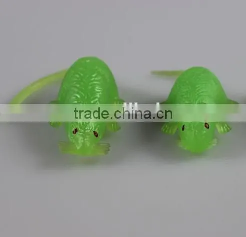 Green sticky mouse toy traps pads