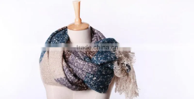 2015 new hot selling peacock feather pattern printed square paris yarn scarf