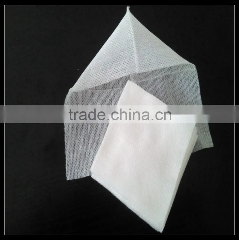 Non-woven white napkins