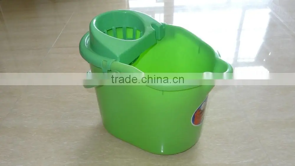 Plastic cleaning mop bucket with wringer without wheel