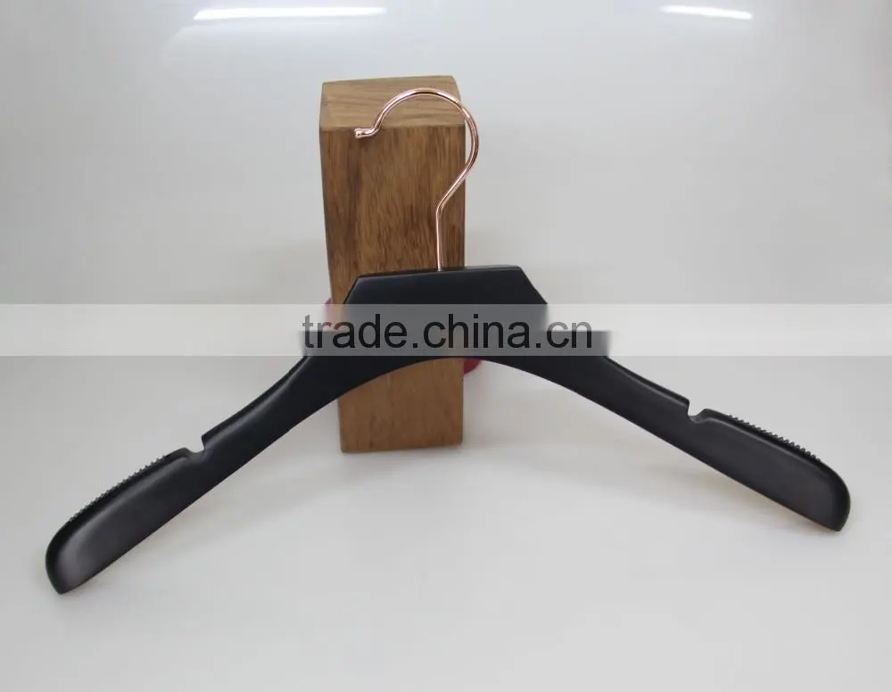 IMY-538 black top end bulk wood shirts hangers
