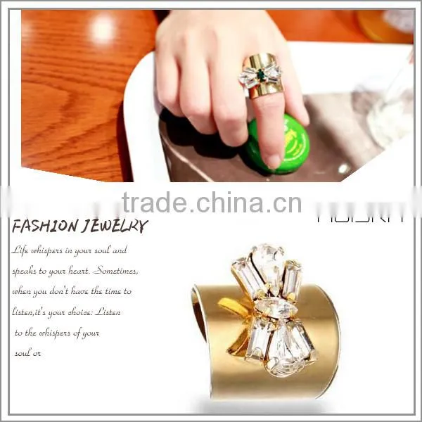 Vintage Individual Wide Golden Bowknot Ring