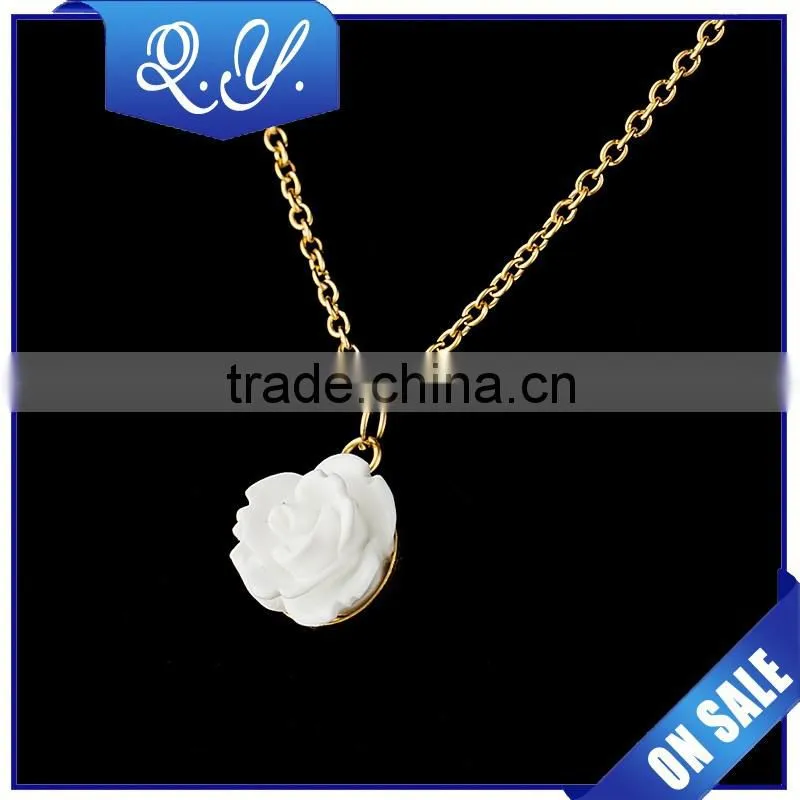 Chunky Necklace Costume Jewelry White Flower Design Big Necklace for Women