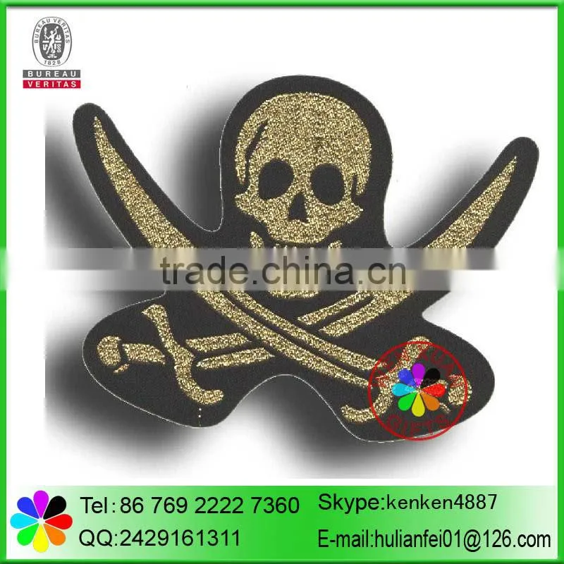 Woven badge for garments