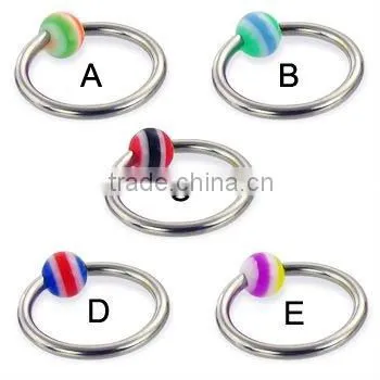 Captive bead ring with striped ball