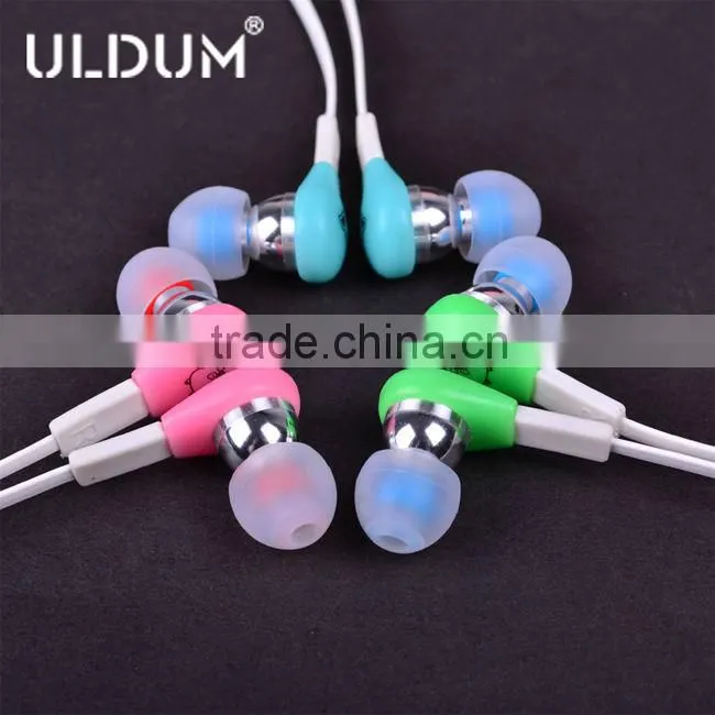 ULDUM supper high quality cheap plastic in ear earphone/deep bass sound ecouteur