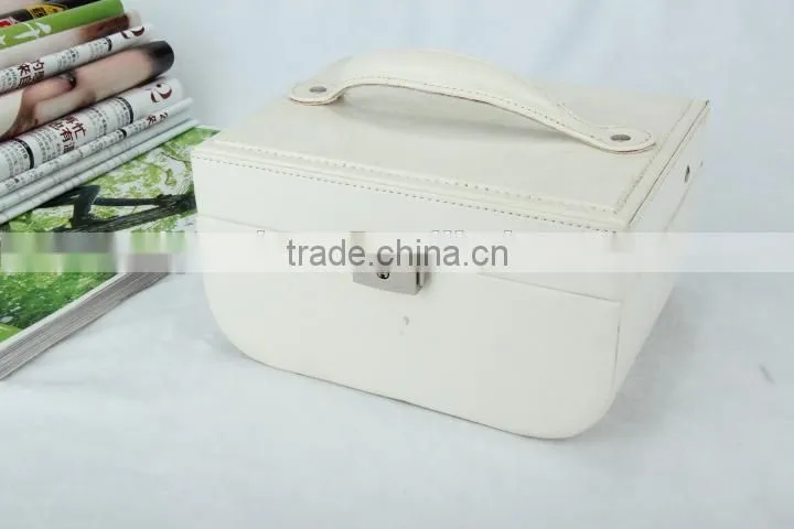 white simple jewelry box with PU