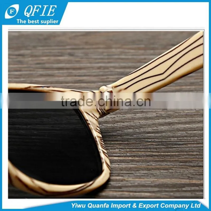 Hot selling fashion grain design imitation wood sunglasses with custom Logo