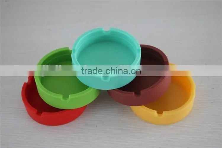 Silicone ashtray with lid