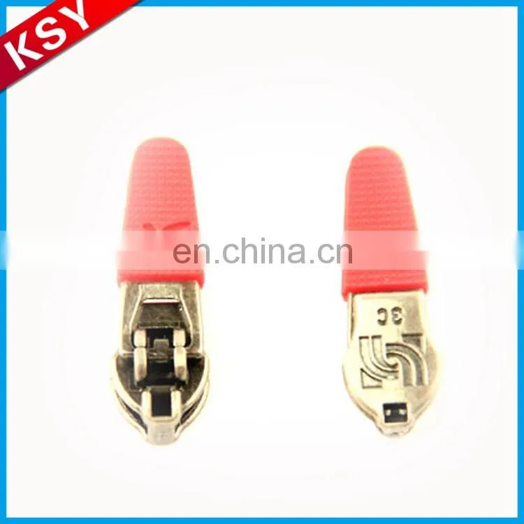 fashion custom rubber zipper pull for bags
