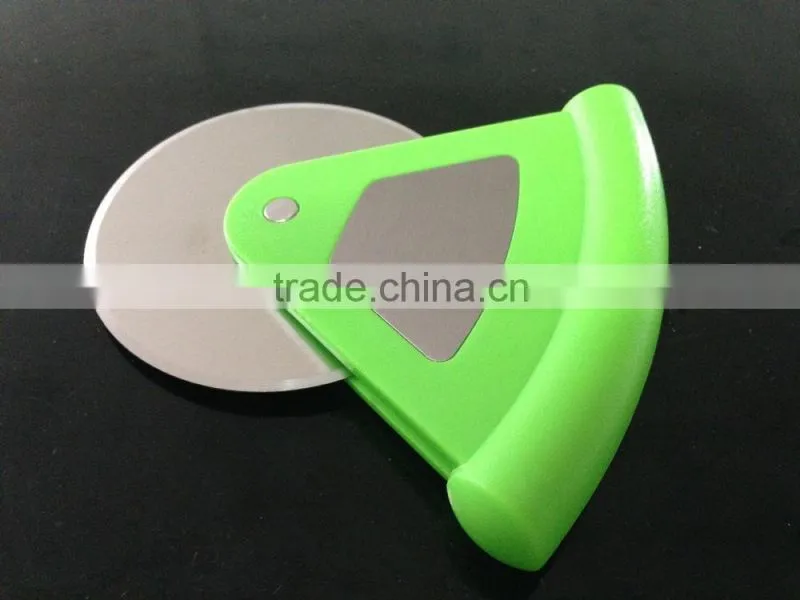 Plastic pizza slicer pizza cutter wholesale pizza wheel slicer