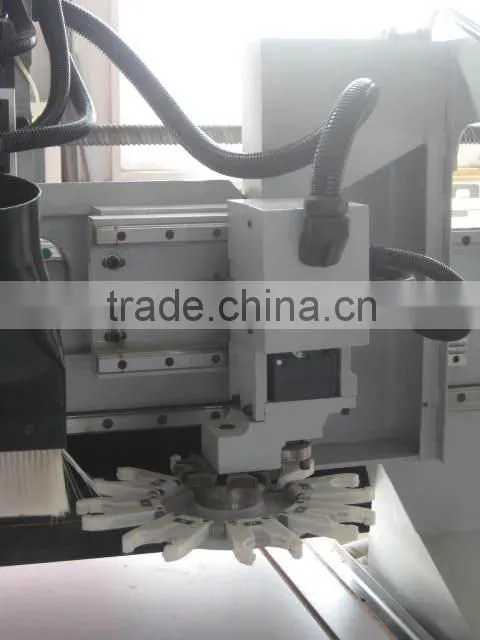 8 tools Round auto tool change CNC router G1325