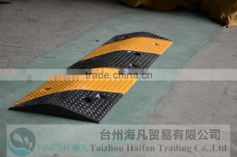 1000*320*45mm durable reflective speed hump used in Intersection/heavy strength rubber road road speed hump for crossing