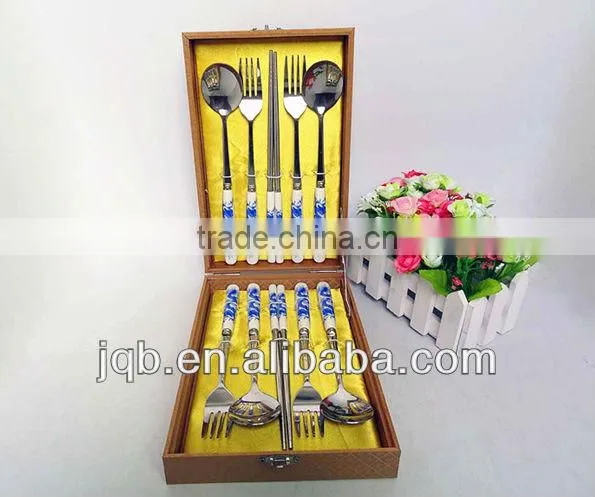 Porcelain handle gift cutlery set with elegant wooden box