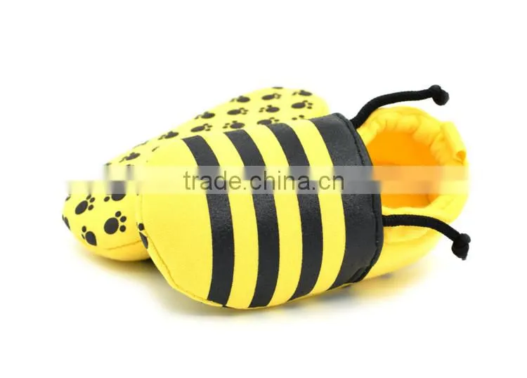 Lovely bee cotton baby booties