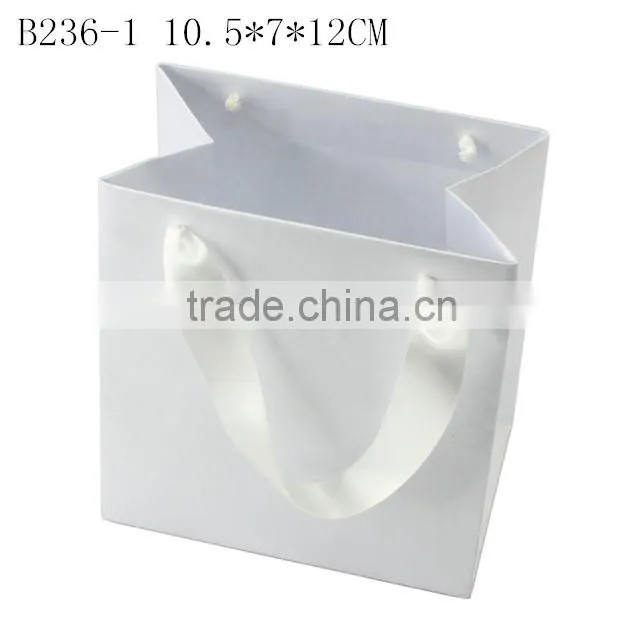 China Manufacture Custom Special Paper Jewelry Gift Packaging Bag B236-3