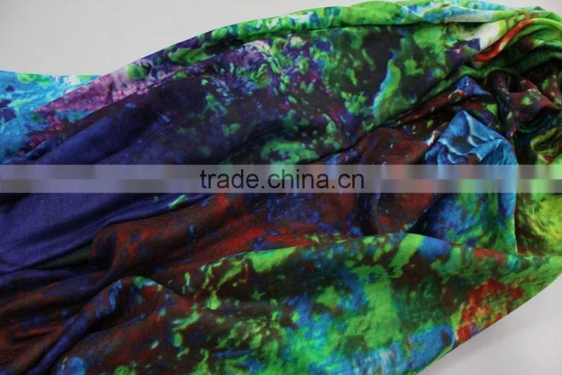 Fashionable 100% wool scarf
