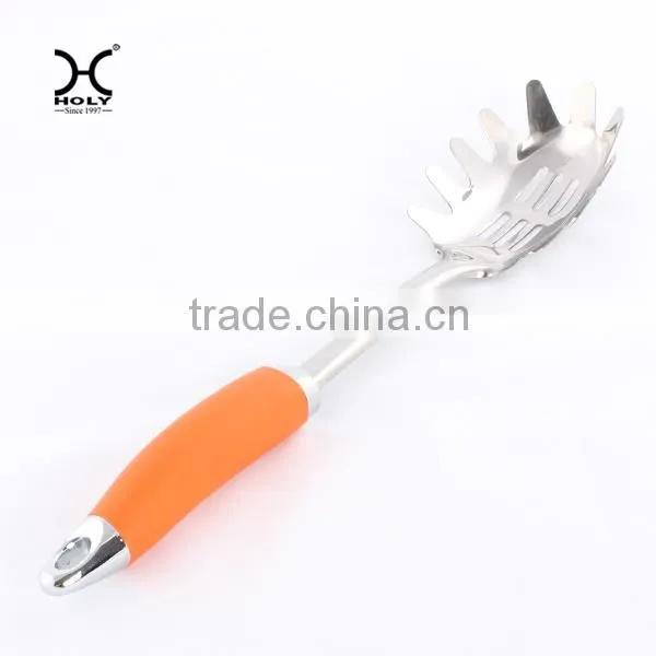 Pizza cutter with pink handle