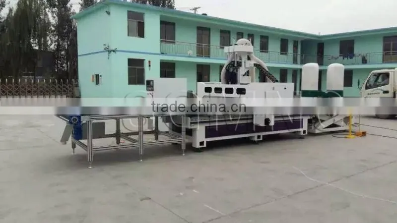 Automatic charging device and automatic discharge device CNC wooden furniture making router line