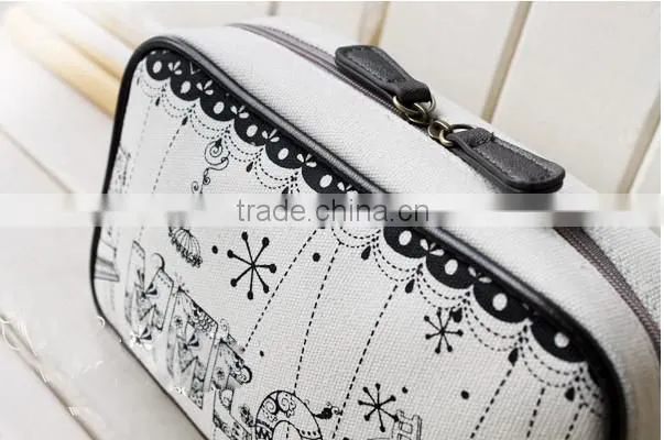 Practical colorful flower printing canvas cosmetic bag with pu zipper head