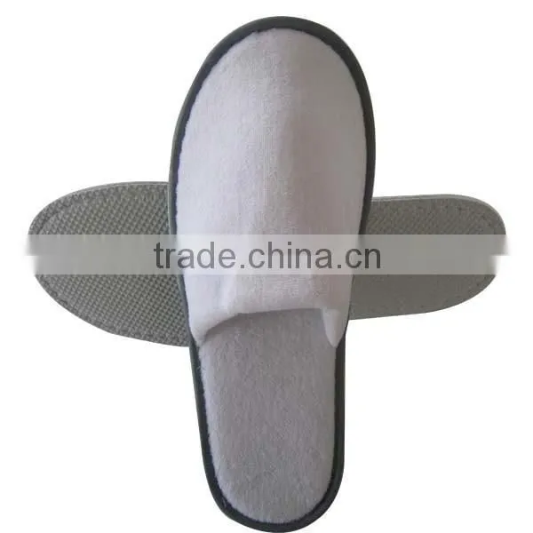 N29 Best Seling Disposable Eco-Friendly hotel slippers with embroideried customized logo