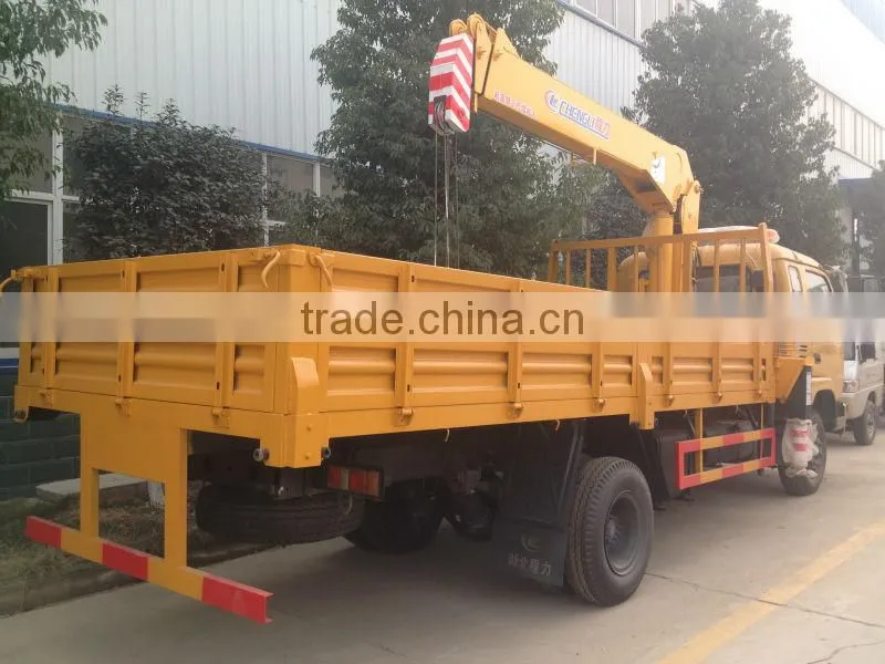 Dongfeng 5 tons truck crane