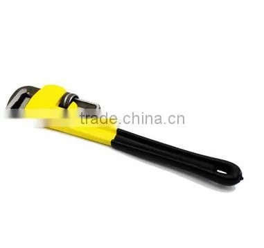 Carbon steel power chain pipe wrench with dipped handle