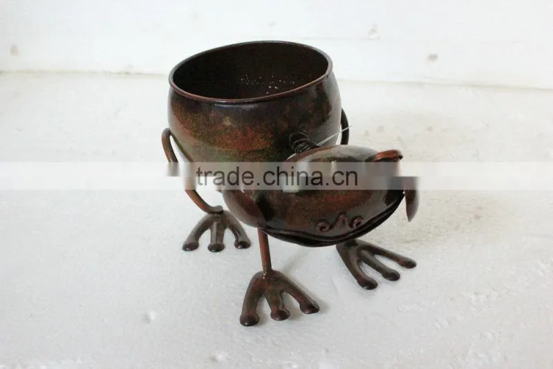 Flower pot with animal decor