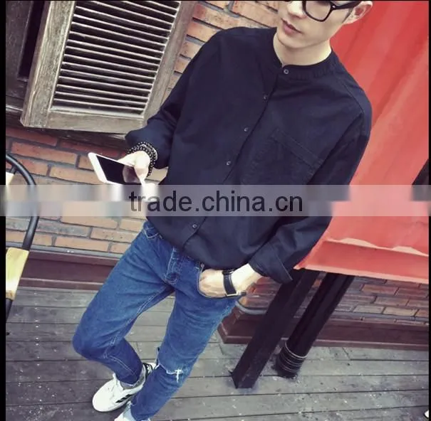 The cotton and linen material loose collar men's white shirt