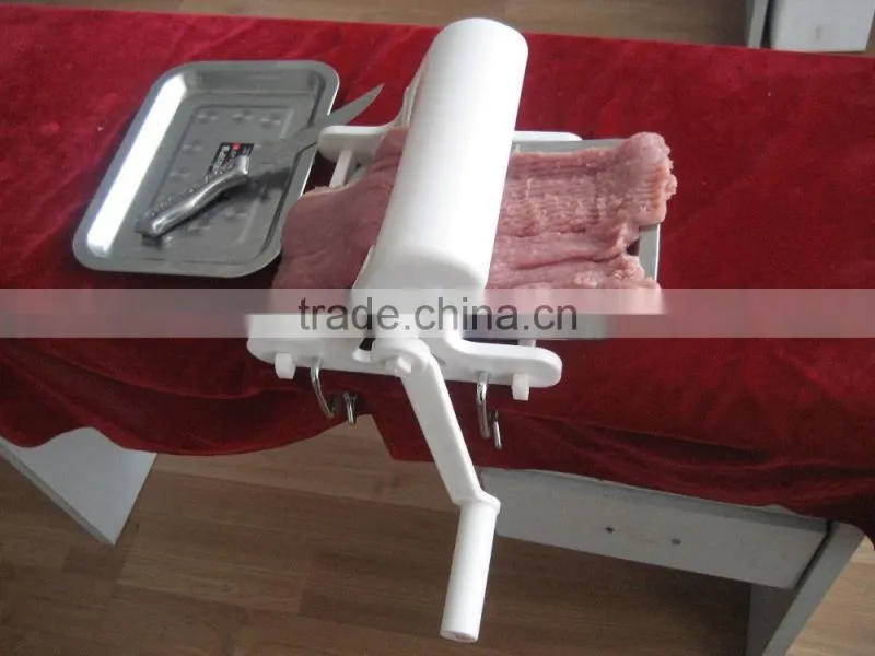 Plastic manual meat tenderizer