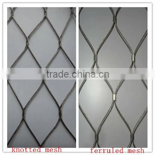 Stainless steel woven type fencing mesh