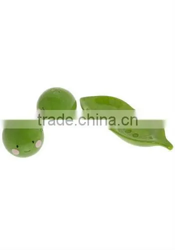 ceramic peas pass the salt and pepper shaker
