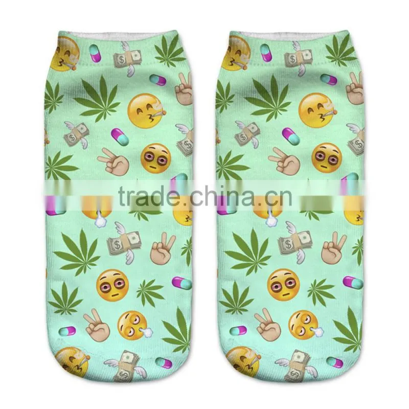 2016 Wholesale custom 3d cartoon tube emoji sock