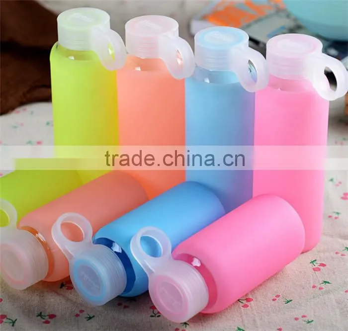 Factory low price of unbreakable silicate glass water bottle,anti heating slicone sleeve glass water bottle