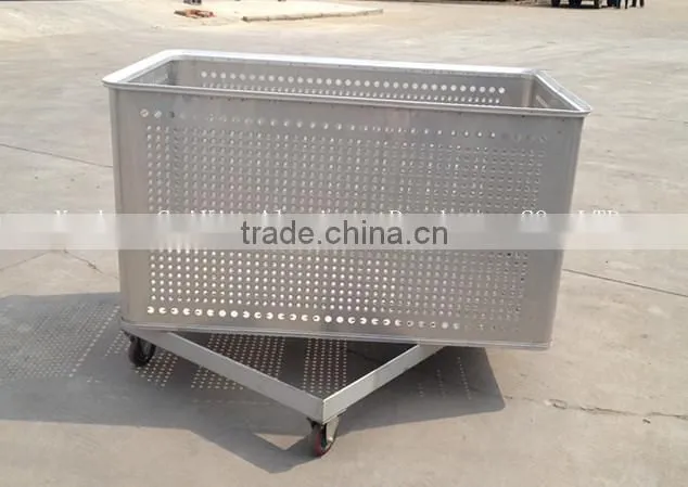 Aluminum cargo container with casters