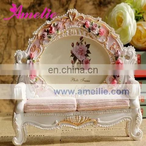 AR148 Wholesale Resin Handicraft European Style Sofa Photo Frame