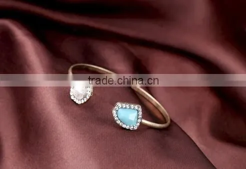 >< NEW Fashion Geometric Resin rhinestone Cuff Bracelets/