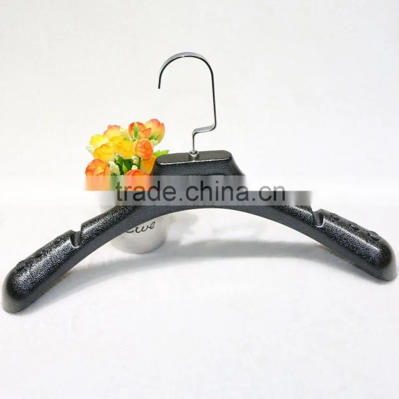 Laundry plastic hanger for wet clothes for display