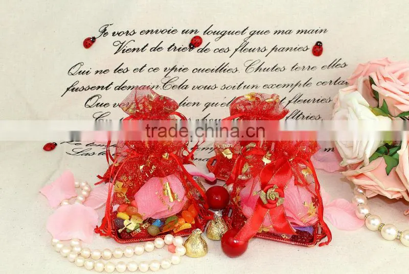 OEM and ODM round plastic candy packaging gift box for wedding