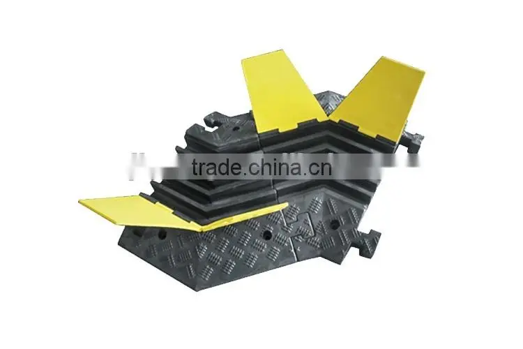 Lower Factoty Price 900*600*75mm Soft Flexible 3channels Rubber heavy duty cable protector